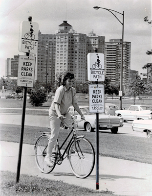 Foster Ave Beach Bike Lane